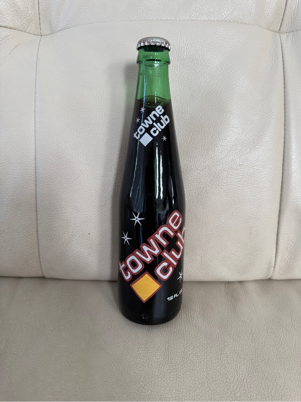 Vintage 12 oz Towne Club Black Cheery soda